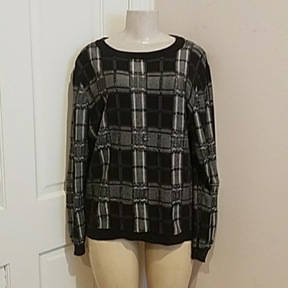 Tildon checkered sweater size large